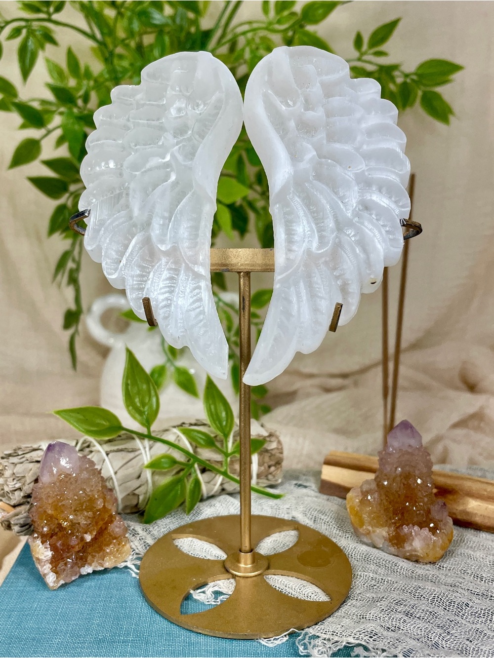 !!! NEW !!! 2671 Selenite Crystal Angel Wings on Gold Stand